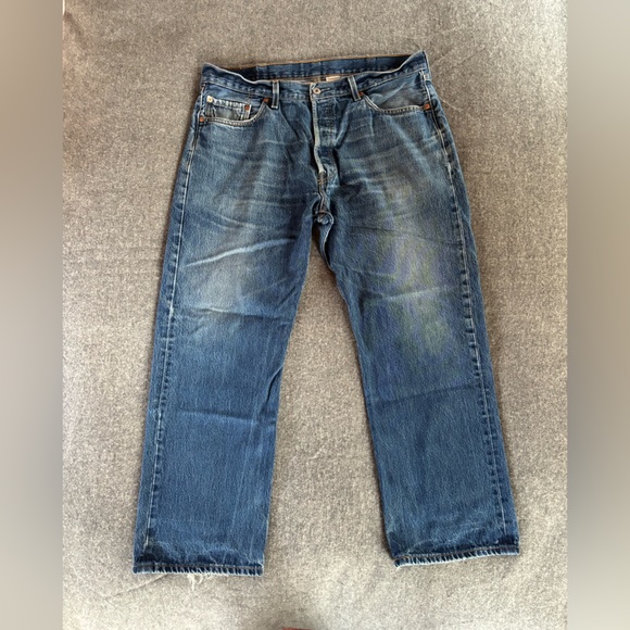Vintage Distressed Levi’s 501 Jeans - Picture 3 of 11